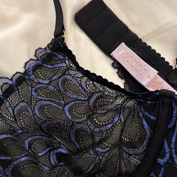 Never Worn Sexy Fenty Lace Bra - NWT - Picture 6 of 6